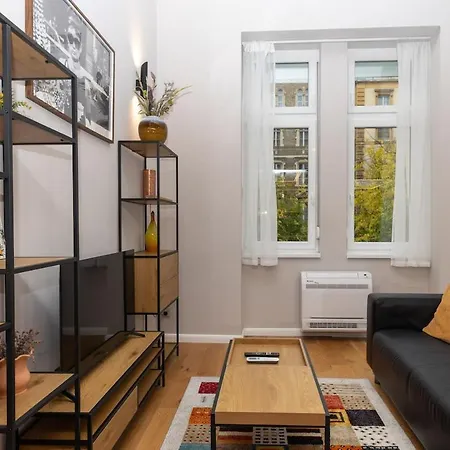 2 Bedroom Apartment!