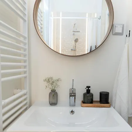 2 Bedroom Apartment!